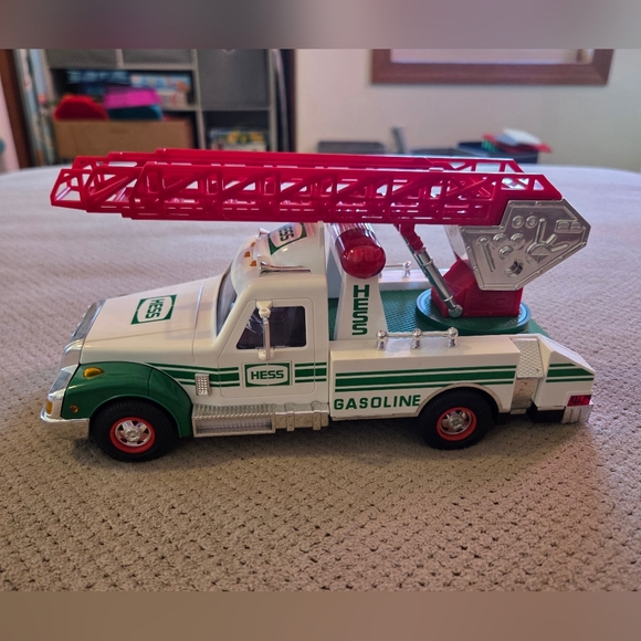 Hess Other - 1994 HESS GAS TRUCK RESCUE LADDER TRUCKPreowned Truck Amerada Hess Corporation